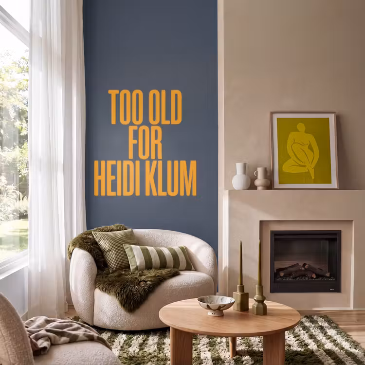 Behang - Too old for heidi klum - Geel - Blauw — 1