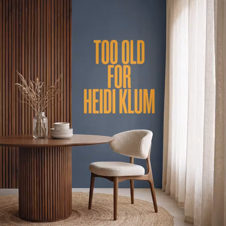 Behang - Too old for heidi klum - Geel - Blauw — 4