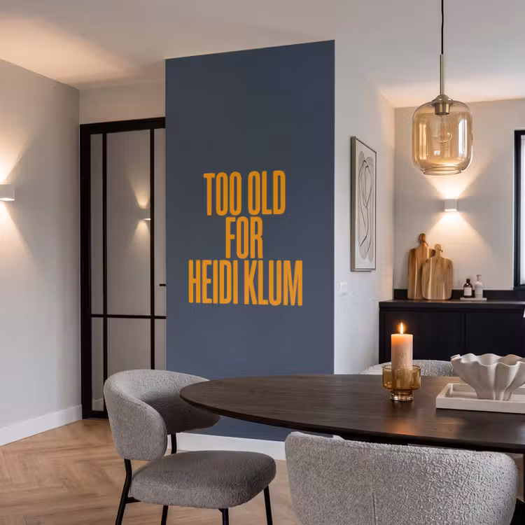 Behang - Too old for heidi klum - Geel - Blauw — 5