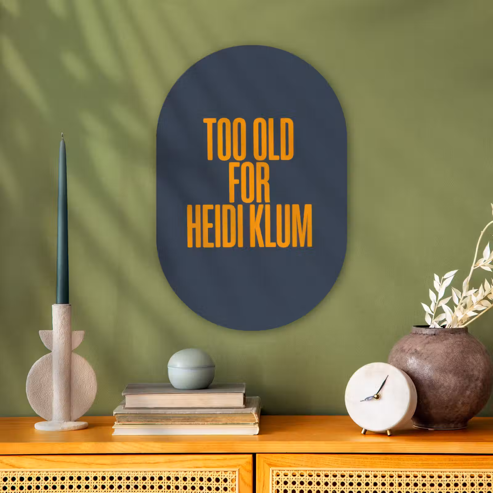 Muurovaal - Kunststof - Too old for heidi klum - Geel - Blauw — 1