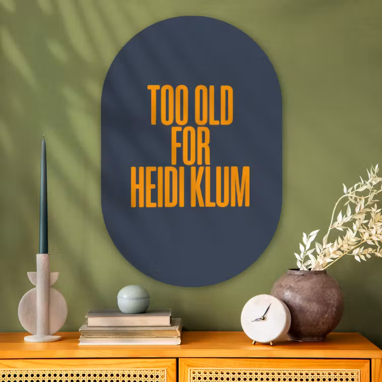 Muurovaal - Glas - Too old for heidi klum - Geel - Blauw — 2