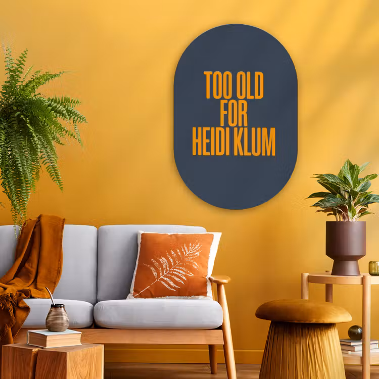 Muurovaal - Glas - Too old for heidi klum - Geel - Blauw — 3