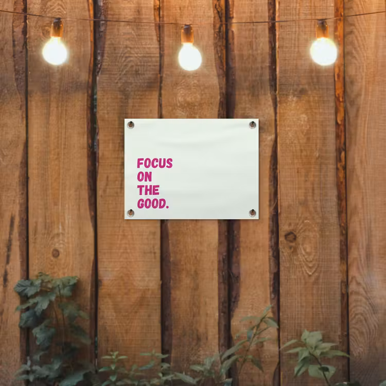 Tuinposter - Focus on the good - Beige - Roze — 2