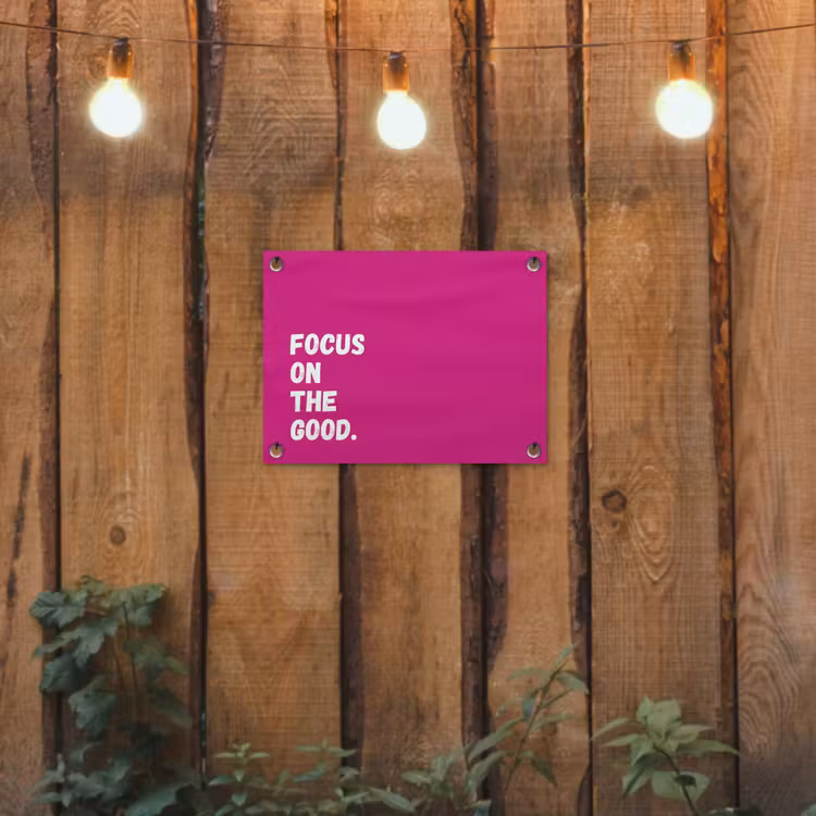 Tuinposter - Focus on the good - Roze - Simple — 2