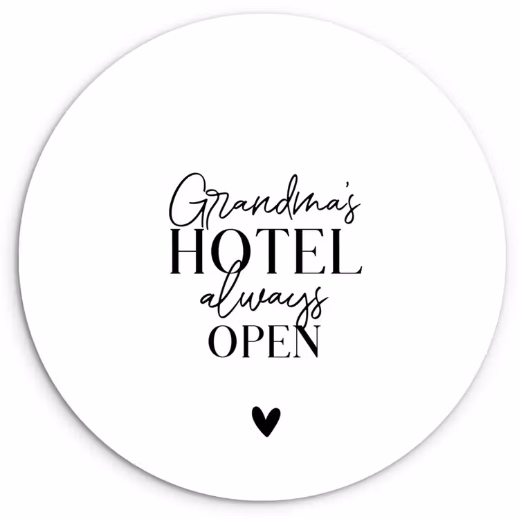 Muurcirkel - Quotes - Spreuken - Oma - Grandma's hotel always open — 1