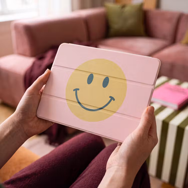 iPad hoes - Smiley - Geel - Roze - Symbool - Minimalistisch — 4
