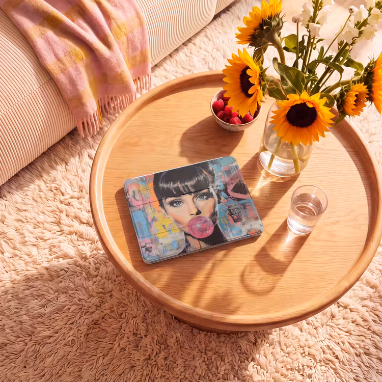 iPad hoes - Kauwgom - Vrouw - Penseelstreken - Modern — 2