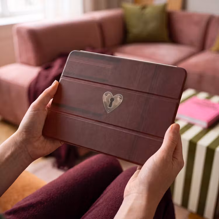 iPad hoes - Bordeaux - Sleutelplaat - Hout - Deur — 4