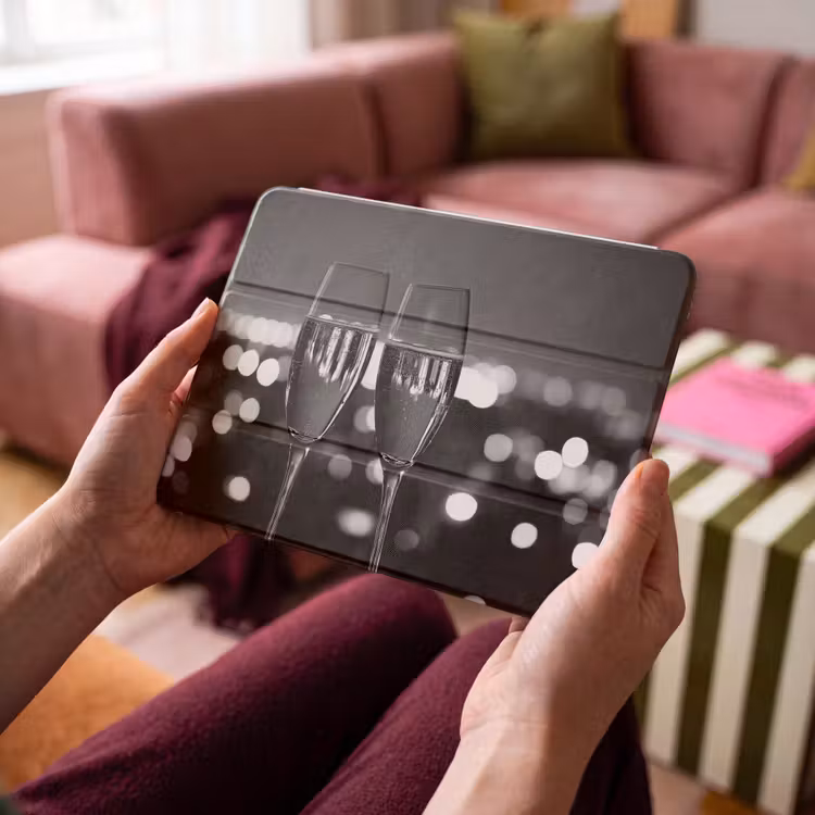 iPad hoes - Bubbels - Proosten - Champagneglazen - Stadslichten — 4