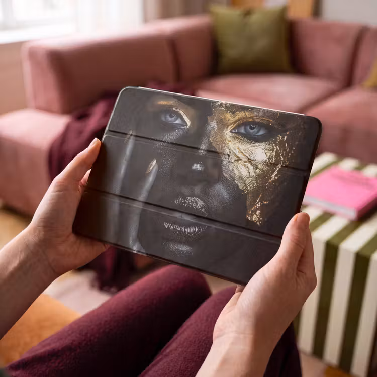 iPad hoes - Vrouw - Goud - Portret - Modern - Zwart - Abstract — 4