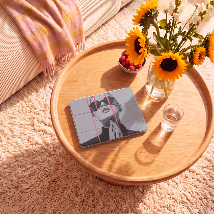 iPad hoes - Portret - Vrouw - Zonnebril - Verfdruppels — 2