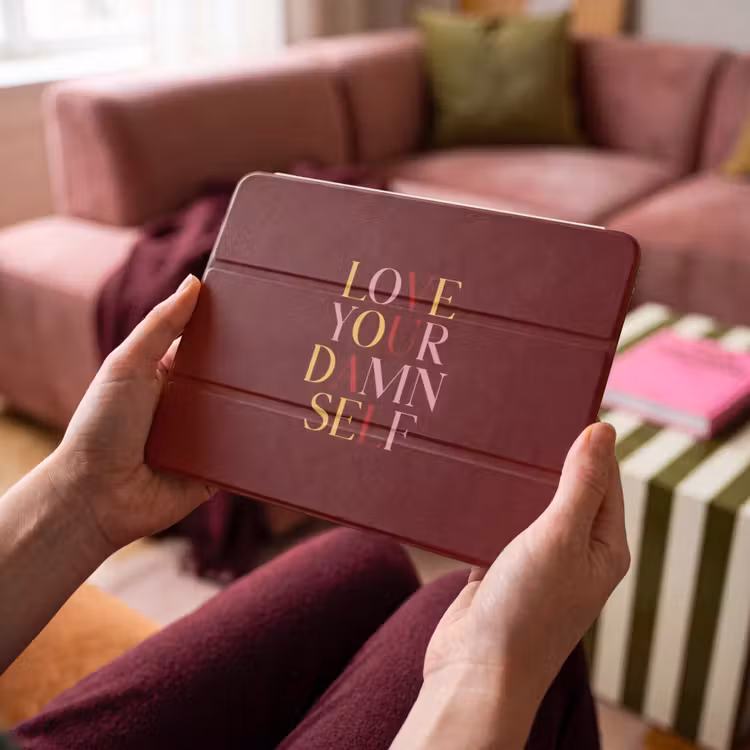iPad hoes - Love your damn self - Kleurrijk - Bordeaux — 4