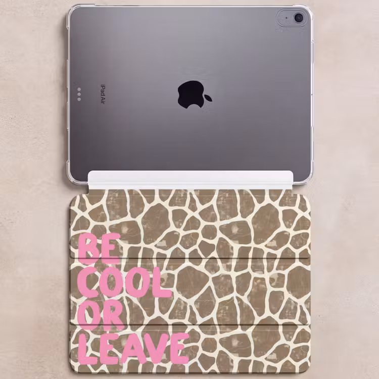 iPad hoes - Tekst - Be cool or leave - Roze - Giraffenprint — 6