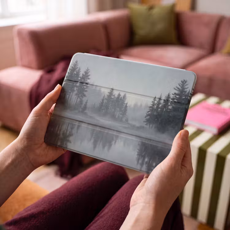 iPad hoes - Bos - Meer - Mist - Natuur - Grijs — 4