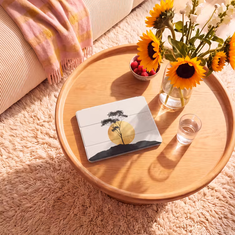 iPad hoes - Zwarte boom - Gouden cirkel - Heuvel — 2