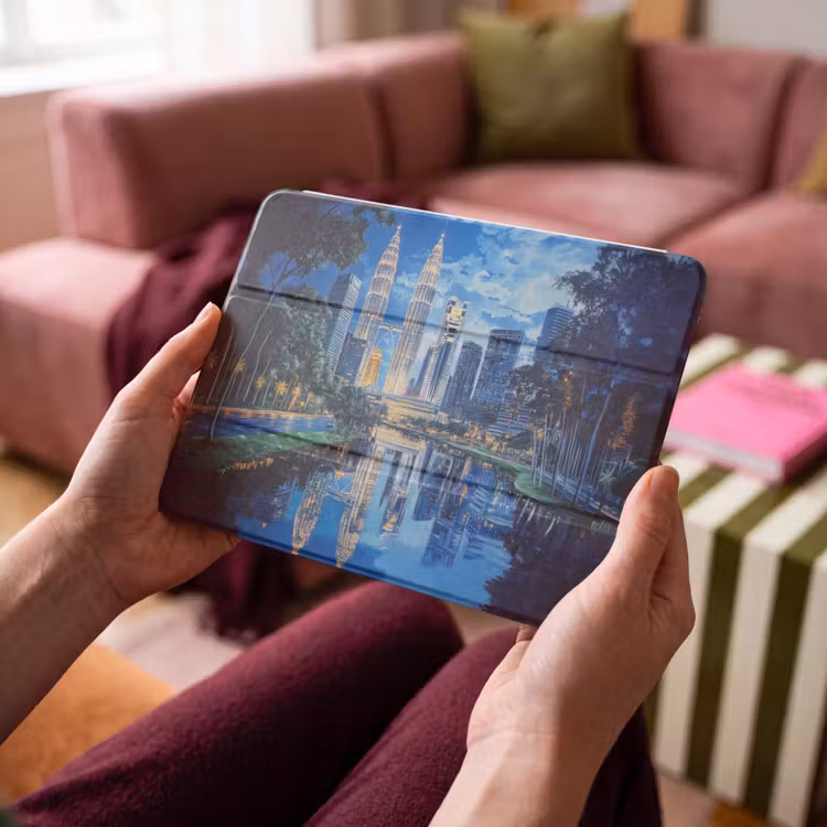 iPad hoes - Stad Kuala Lumpur - Skyline - Wolkenkrabbers - Water — 4
