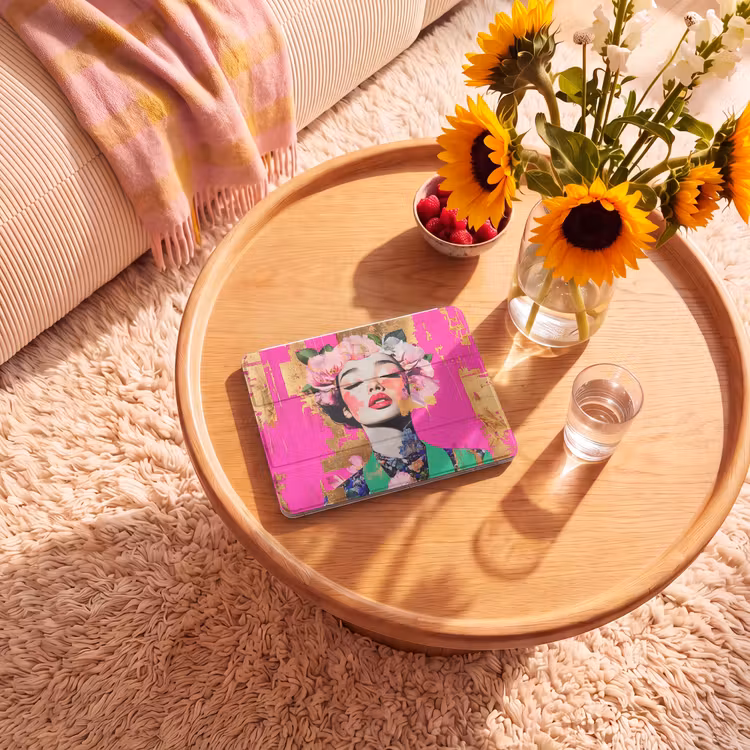 iPad hoes - Bloemenkroon - Goud - Vrouw - Portret — 2