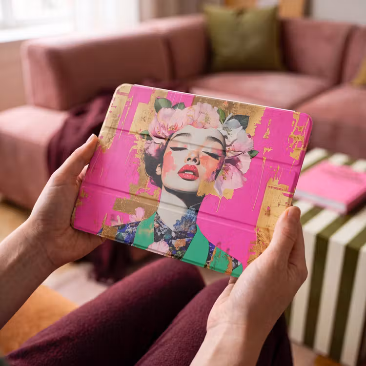 iPad hoes - Bloemenkroon - Goud - Vrouw - Portret — 4