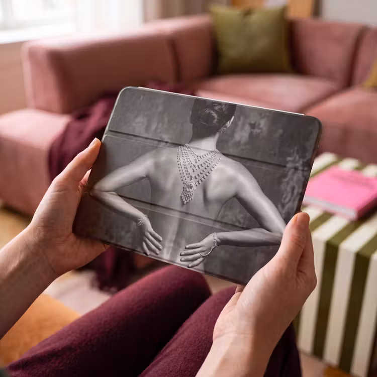 iPad hoes - Rug - Ketting - Portret - Zwart - Wit - Glamour — 4