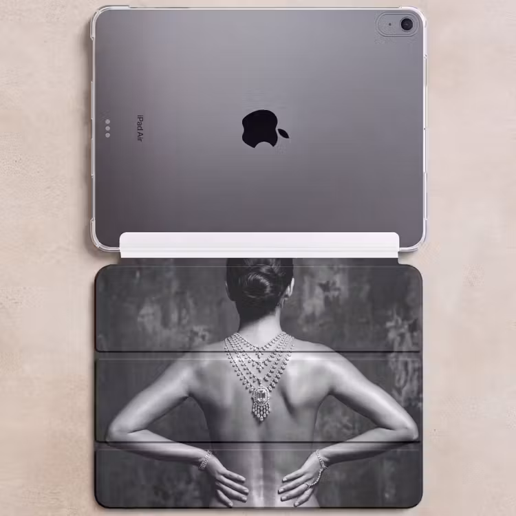 iPad hoes - Rug - Ketting - Portret - Zwart - Wit - Glamour — 6