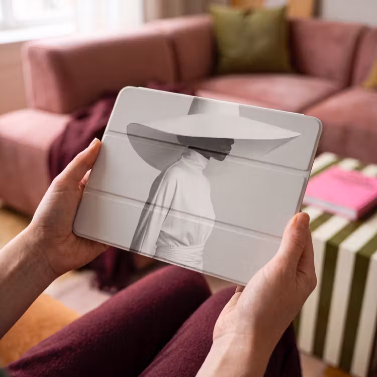 iPad hoes - Vrouw - Profiel - Hoed - Zwart - Wit - Minimalistisch — 4