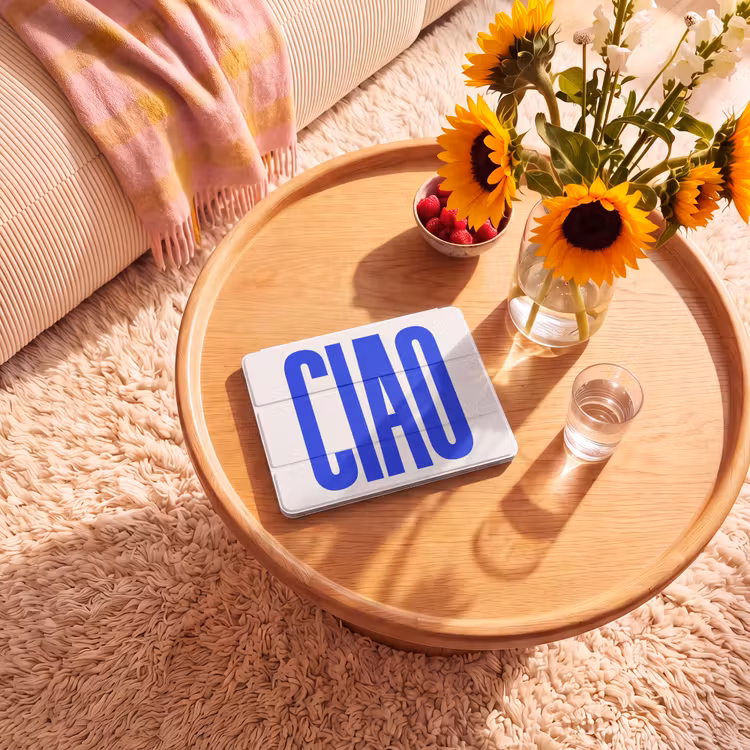 iPad hoes - Ciao - Hoofdletters - Blauw - Minimalistisch — 2