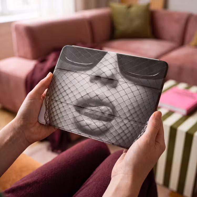 iPad hoes - Vrouw - Net - Mysterieus - Zwart - Wit — 4