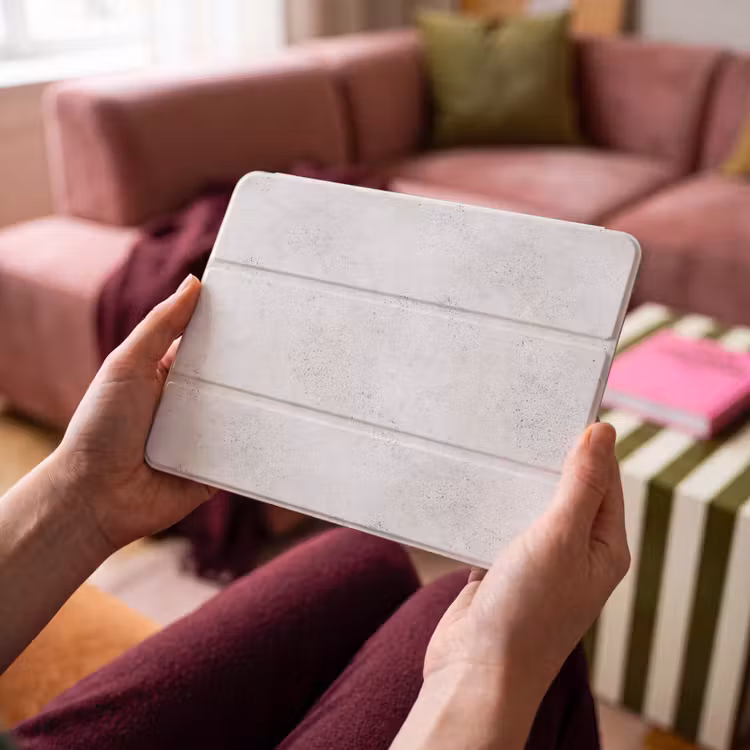 iPad hoes - Lichtgrijs - Betonstructuur - Subtiel — 4