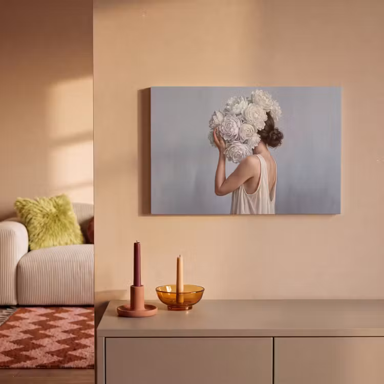Canvas schilderij - Vrouw met Witte Pioenrozen voor Gezicht — 2