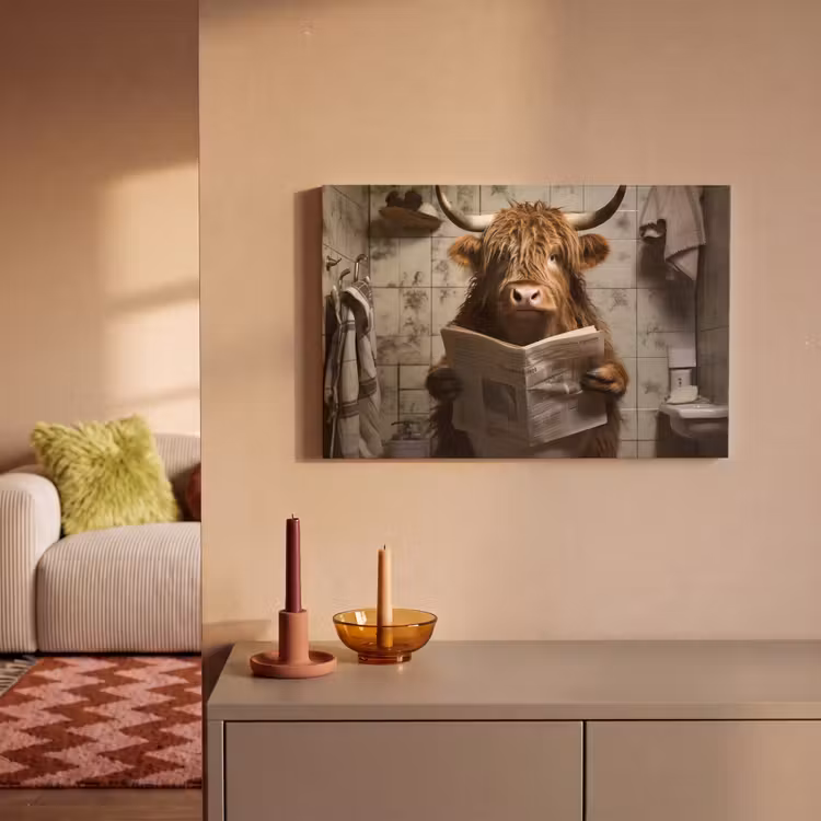 Canvas schilderij - Schotse hooglander - Toilet - Krant - Badkamer — 2