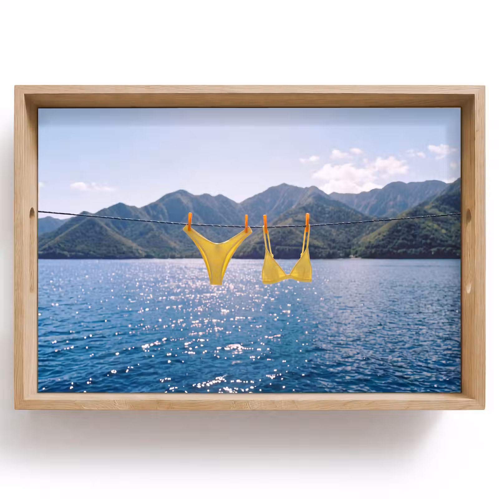 Dienblad - Badmode - Bikini - Zee - Bergen - Geel — 1