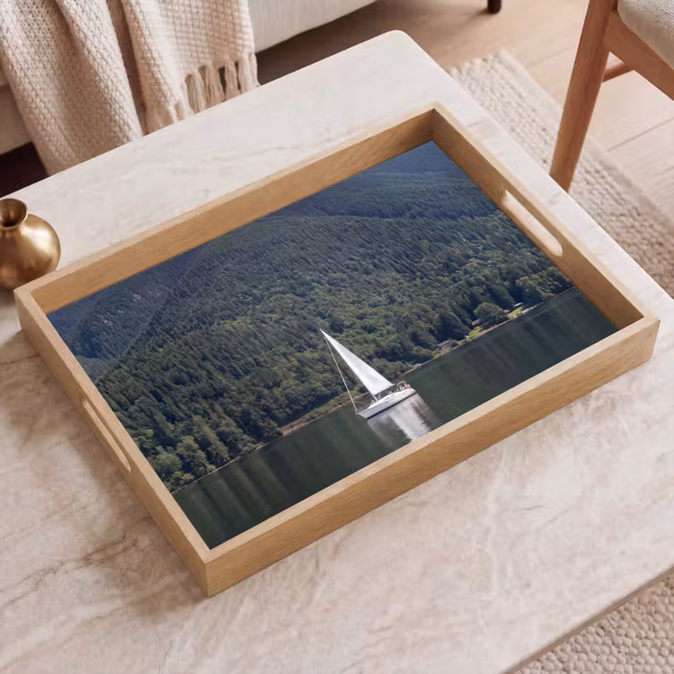 Dienblad - Zeilboot - Water - Bergen - Natuur - Groen — 2
