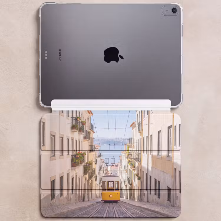 iPad hoes - Tram - Straat - Stad - Architectuur - Geel — 6