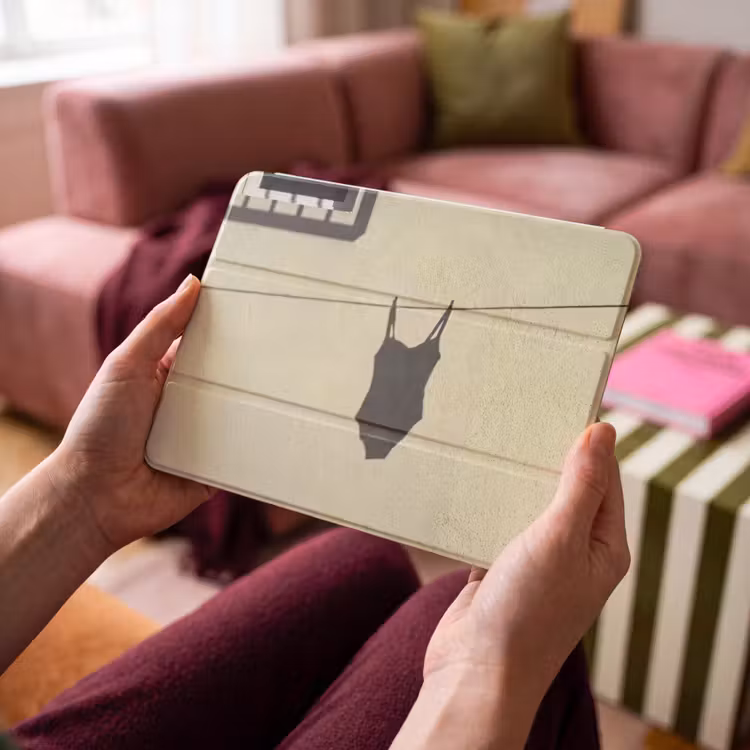 iPad hoes - Badpak - Schaduw - Muur - Zomer - Minimalistisch — 4