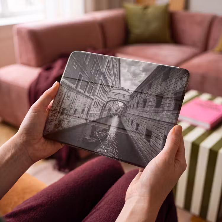 iPad hoes - Boot - Waterweg - Stad - Zwart-wit - Architectuur — 4