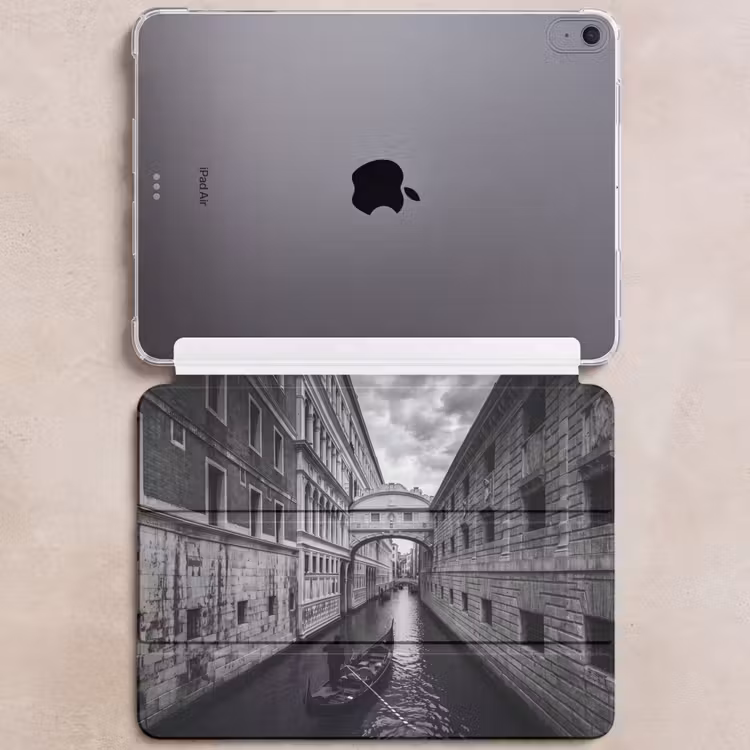 iPad hoes - Boot - Waterweg - Stad - Zwart-wit - Architectuur — 6