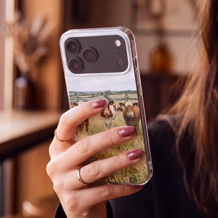 Telefoonhoesje Softcase - Koeien - Portret - Weide - Boerderij - Nieuwsgierig — 2