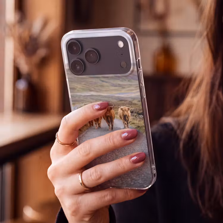 Telefoonhoesje Softcase - Schotse Hooglanders - Weg - Landschap - Kudde — 2