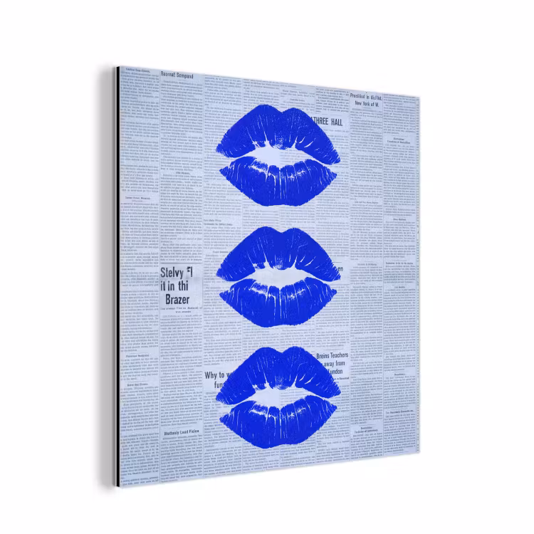 Aluminium schilderij - Blauwe lippen krant — 1