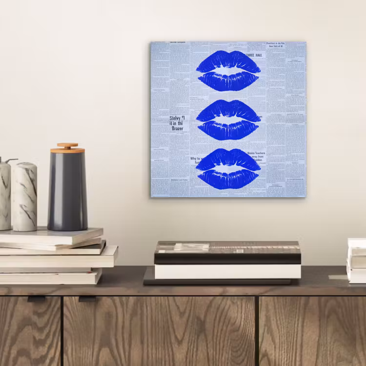 Aluminium schilderij - Blauwe lippen krant — 2
