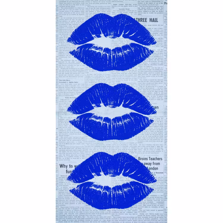Behang - Blauwe lippen krant — 2