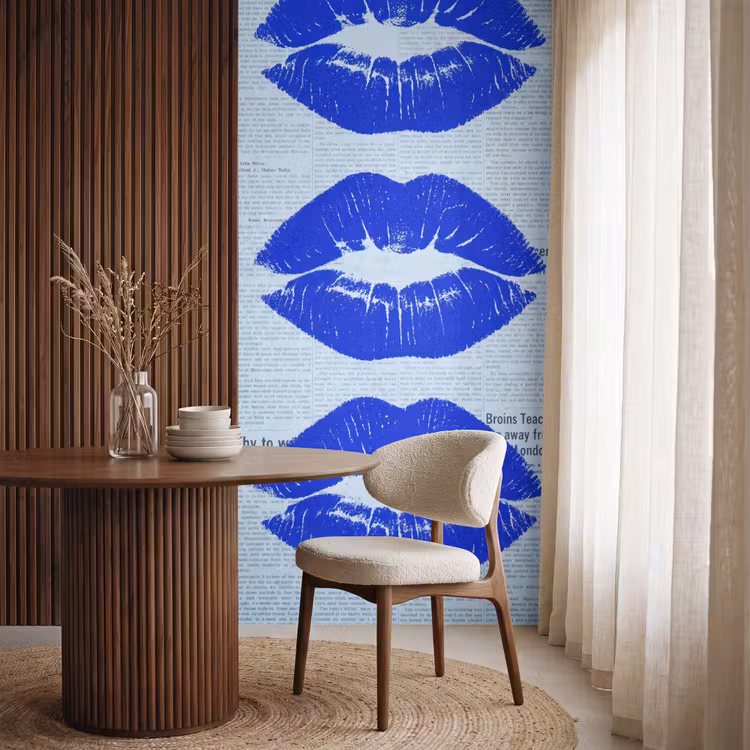 Behang - Blauwe lippen krant — 4