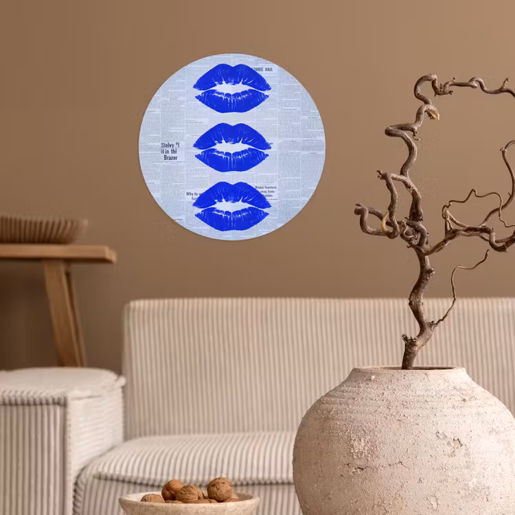 Behangcirkel - Blauwe lippen krant — 2