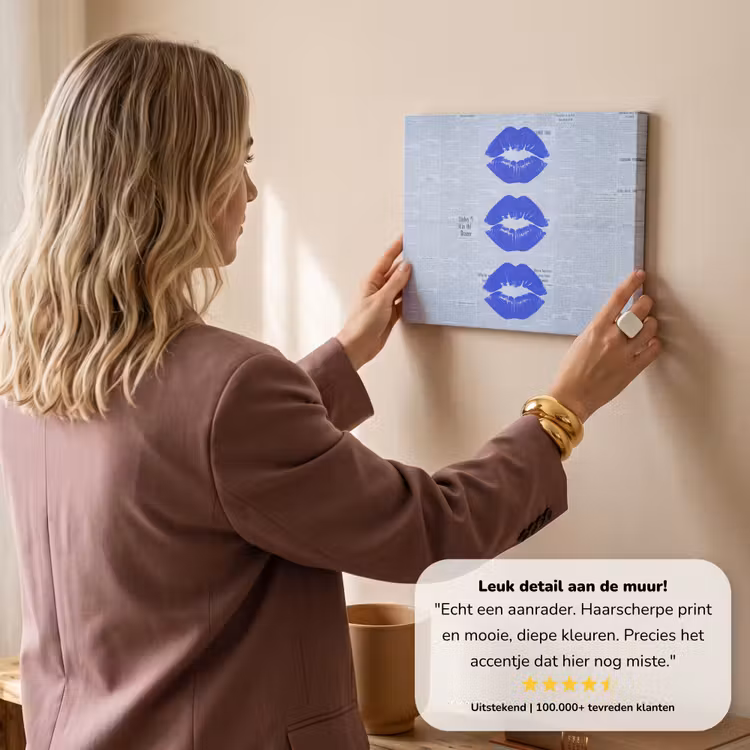 Canvas schilderij - Blauwe lippen krant — 3
