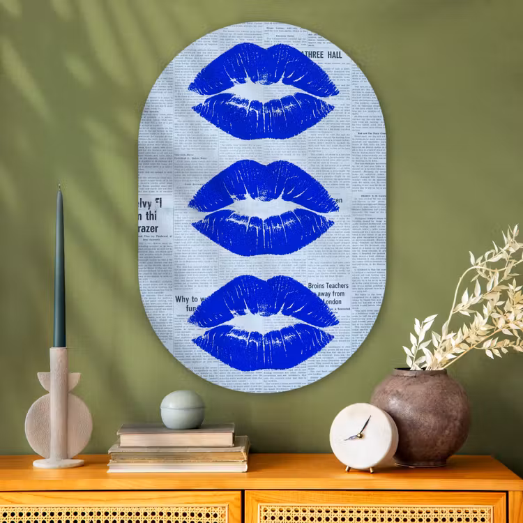 Muurovaal - Glas - Blauwe lippen krant — 2