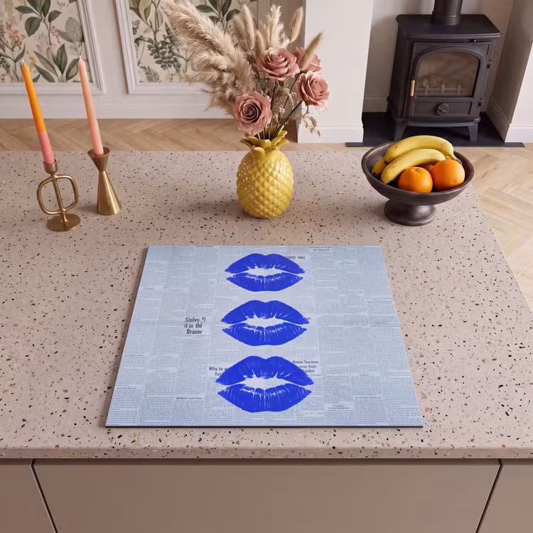 Inductie beschermer - Blauwe lippen krant — 2