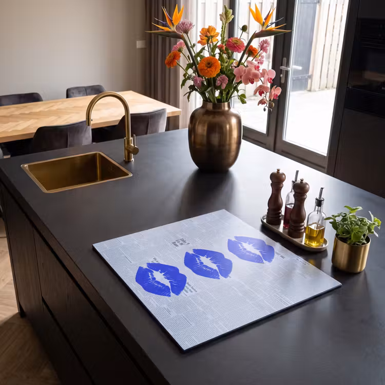 Inductie beschermer - Blauwe lippen krant — 5