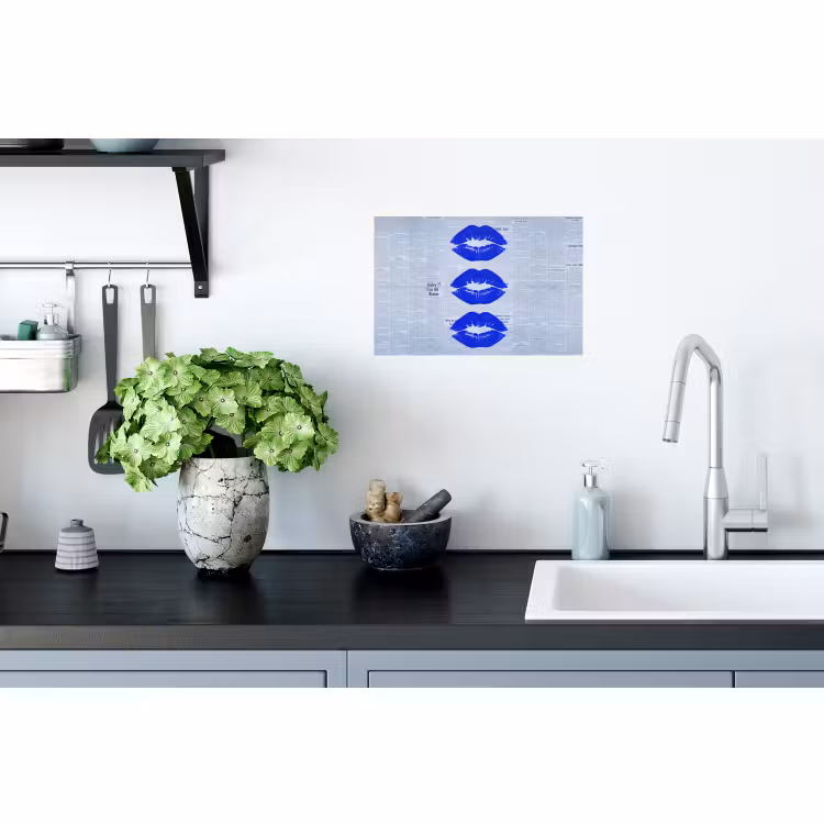 Muursticker - Blauwe lippen krant — 2
