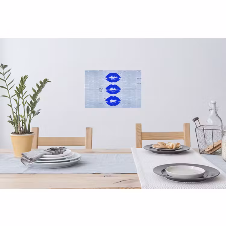 Muursticker - Blauwe lippen krant — 3