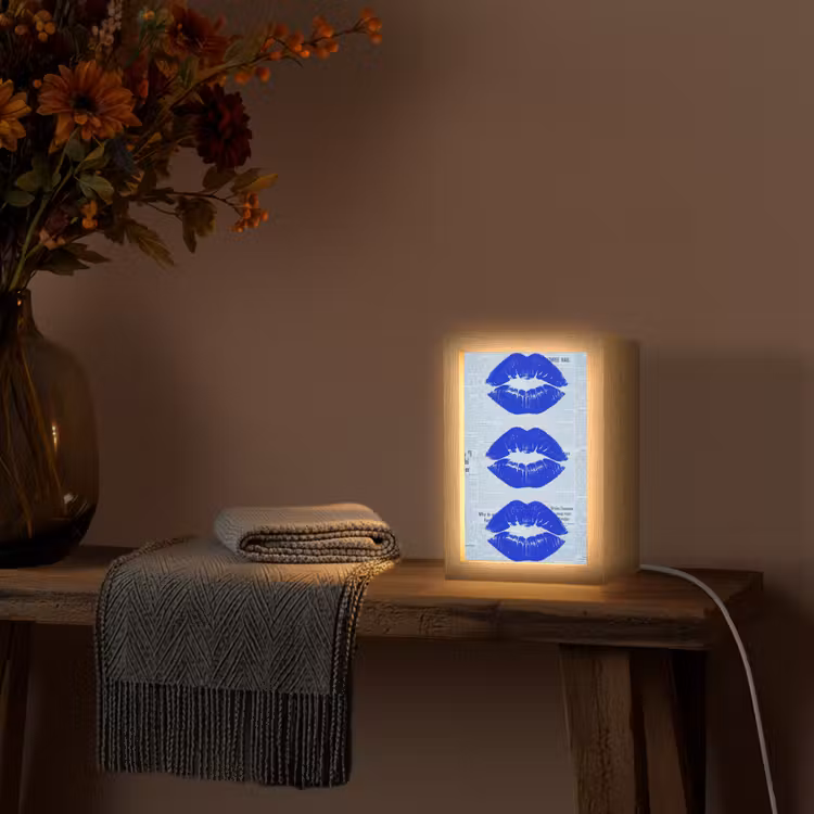 Gepersonaliseerde Lightbox - Blauwe lippen krant — 3